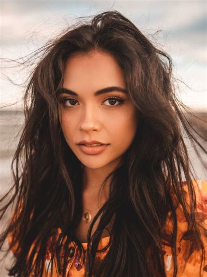 Selina Mour Bio (Wiki) 