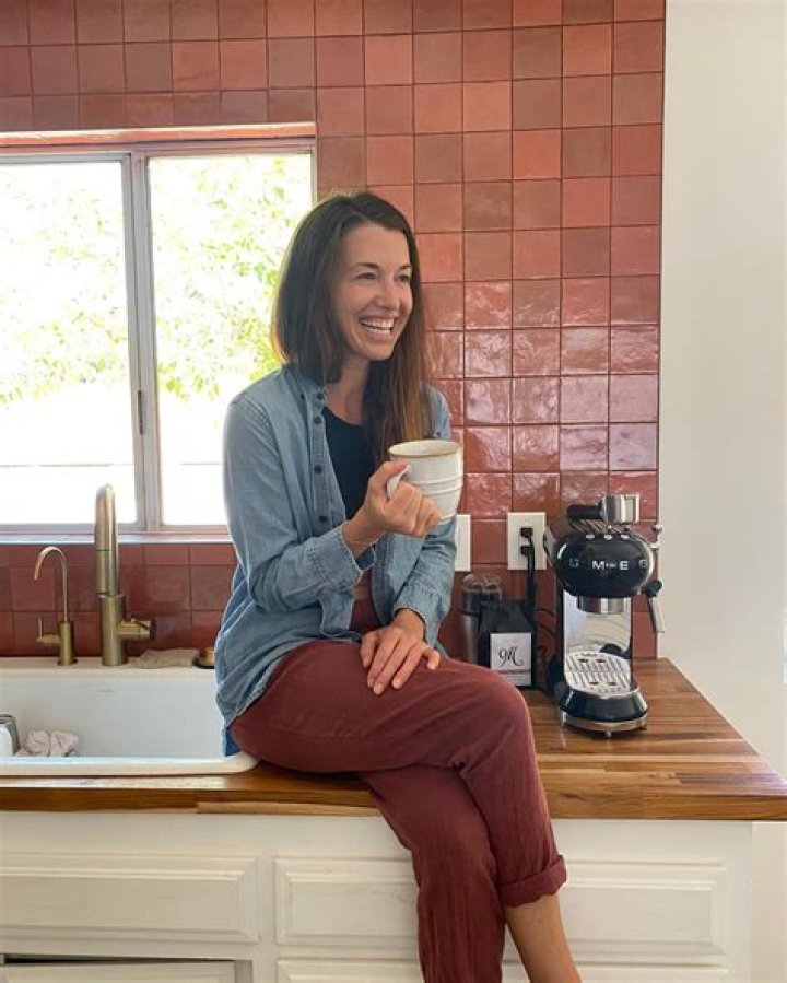 Shannon Woodward came out as queer in 2021. Know her past relationships!