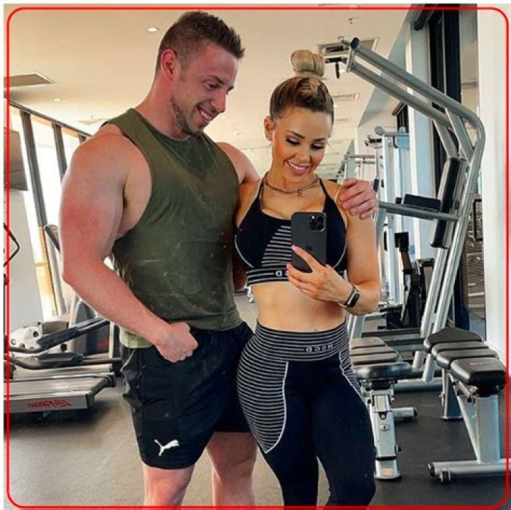 Stephanie Sanzo - Age, Family, Bio