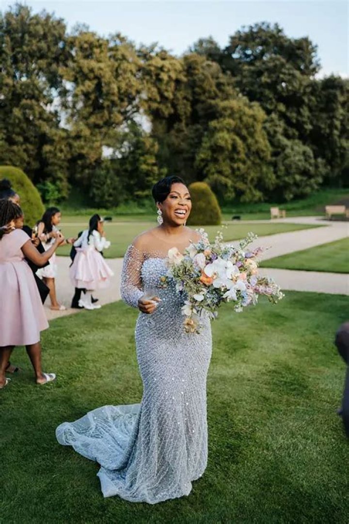 Tiffani Thiessen had an at-home vow renewal for her 15th anniversary