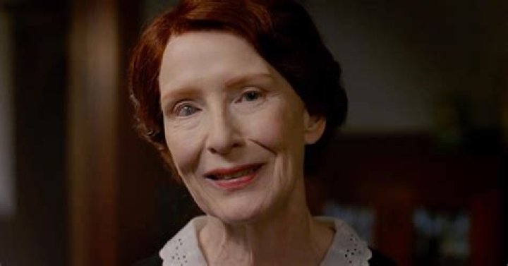 Veteran Hollywood actress Frances Conroy-her eye damage, American Horror Story, filmography, and relationships!