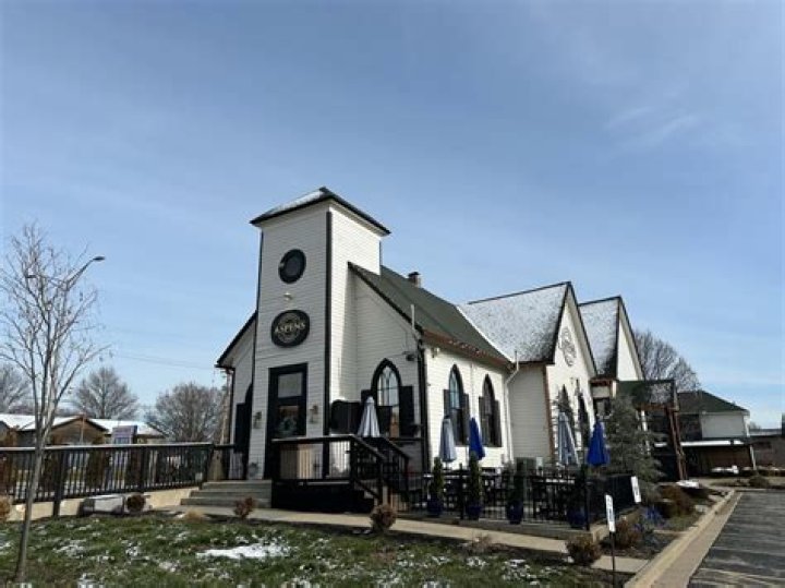 Was Jackson Mahomes intoxicated when he forcibly kissed Aspen Vaughn, owner of Aspens Restaurant and Lounge?