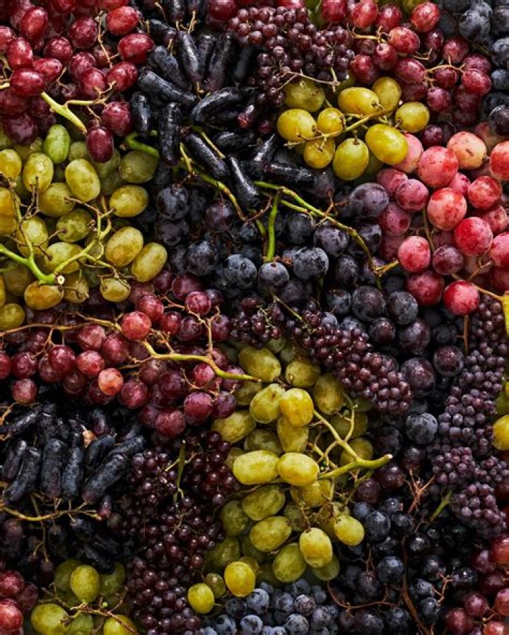 What fruits go well with grapes?