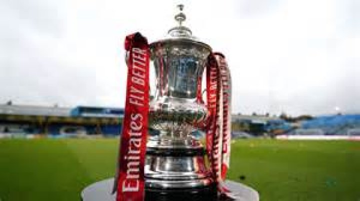 What is the difference between the EFL Cup and the EFL trophy?