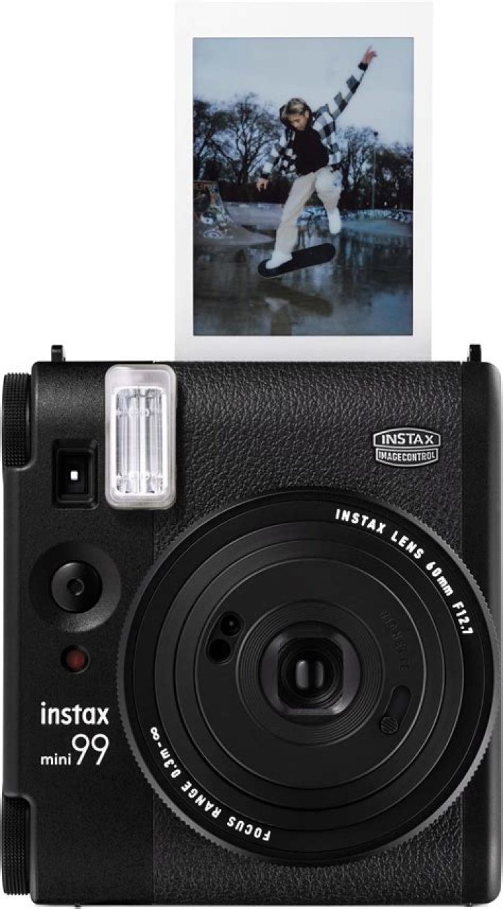 What’s the difference between instax 7 and 9?