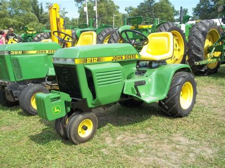 What year is a John Deere 212?