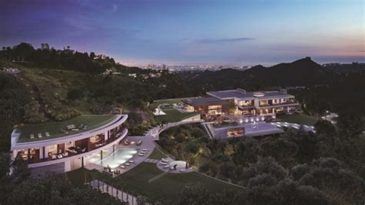 Where are the rich houses in Beverly Hills?