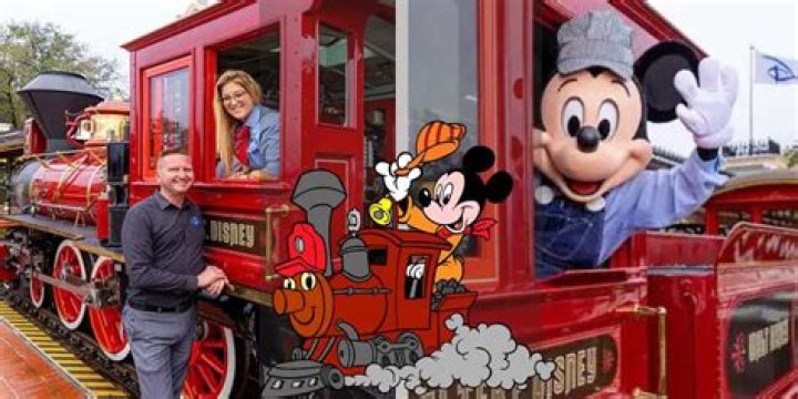 Who does Montag meet on the railroad tracks?