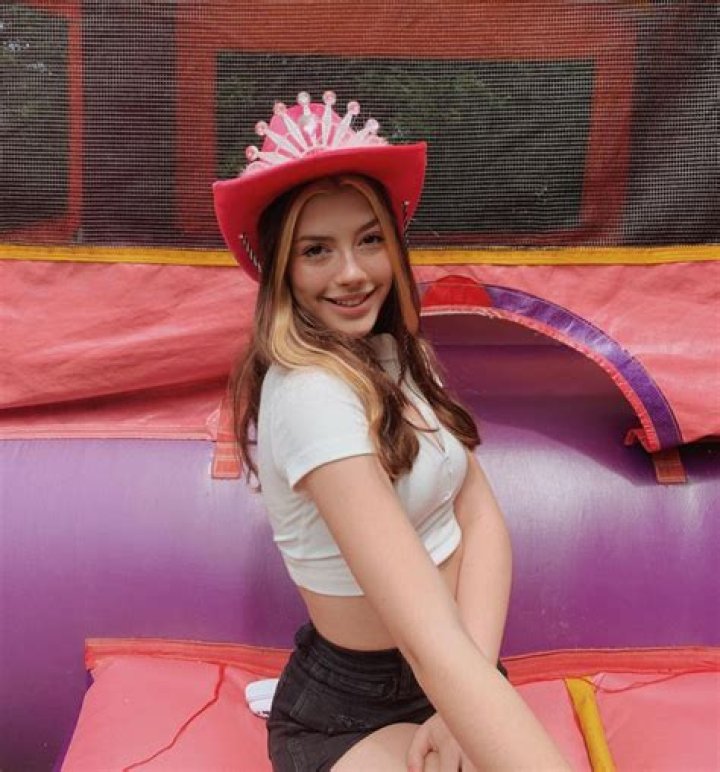 
Who is 16yo Sissy Sheridan? Net Worth, Real Name, Family 