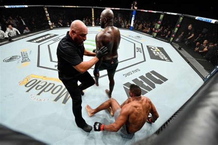 
Who Is Jairzinho Rozenstruik Wife? MMA Fighter’s Romantic Life 