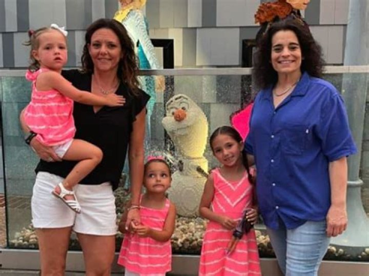 
Who Is Raphael Kahane’s Children? 