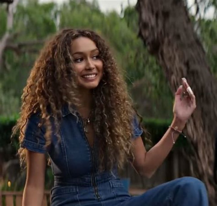 Who plays Bodhi in Surviving Summer? (Savannah La Rain age, height, Instagram, and more)