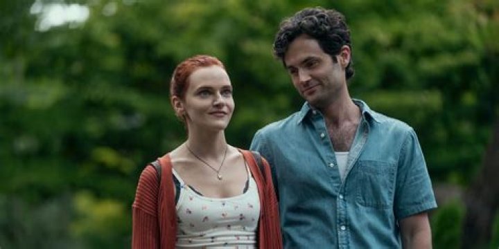 Who stars in You season 3?