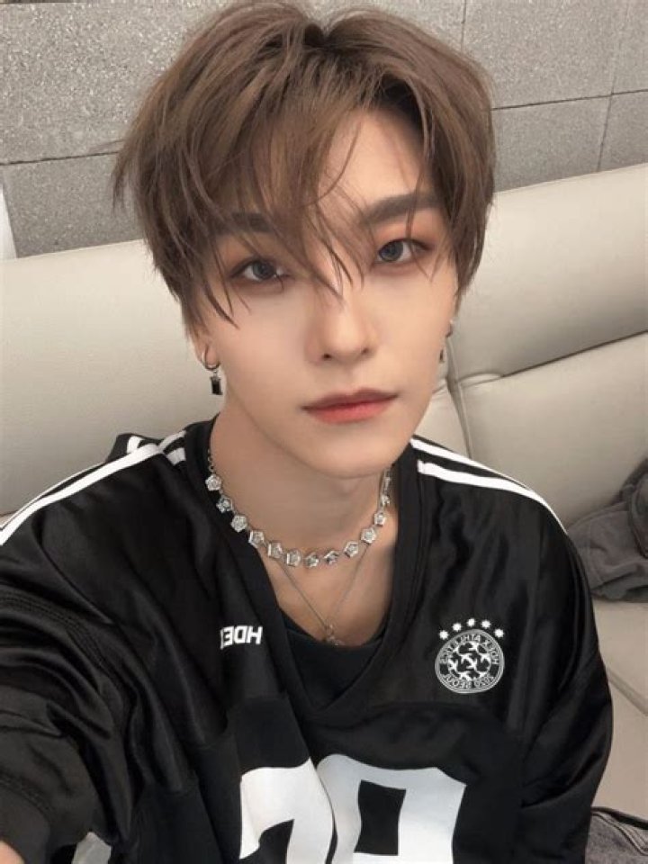 XinLong - Age, Family, Bio