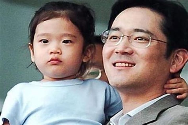 Yong Young Tales - Age, Family, Bio